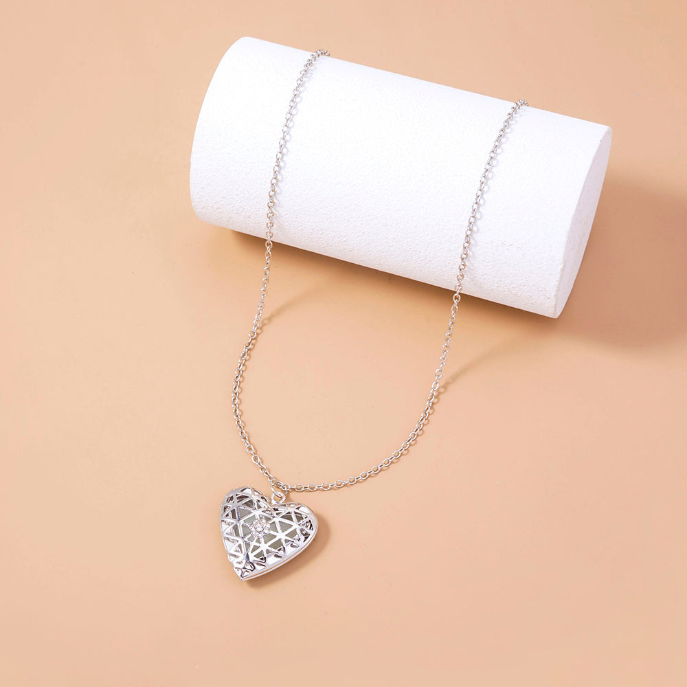 Glow-in-the-dark Hollowed-out Necklace